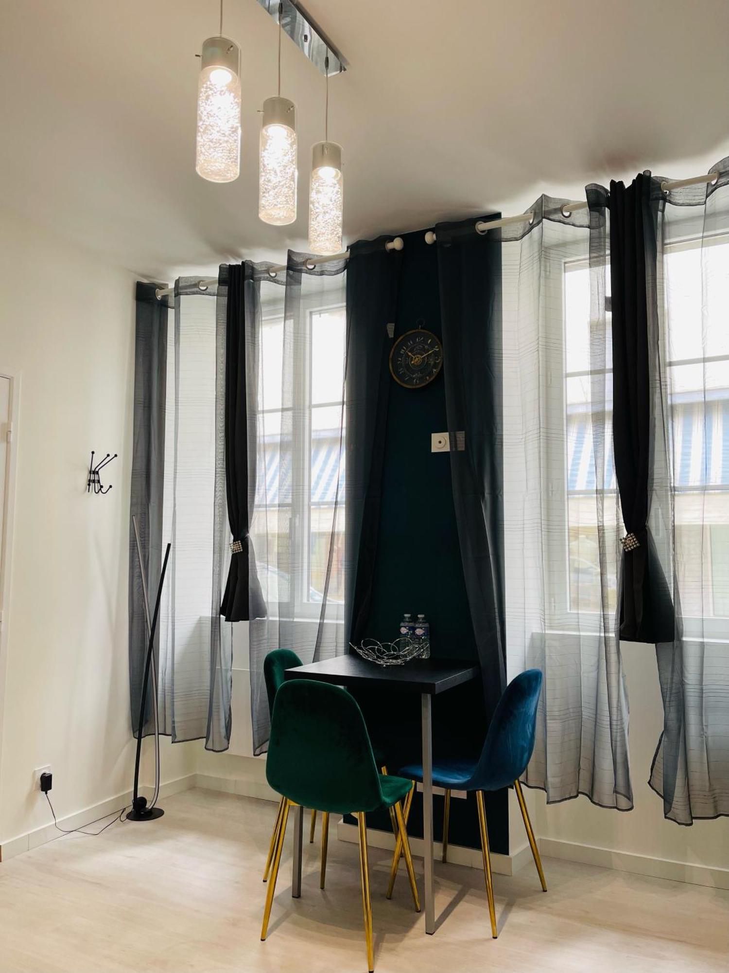 Le Caubous Plein Centre Appartement Calme Avec Chambre Et Cuisine Equipee Bagnères-de-Bigorre Exterior foto